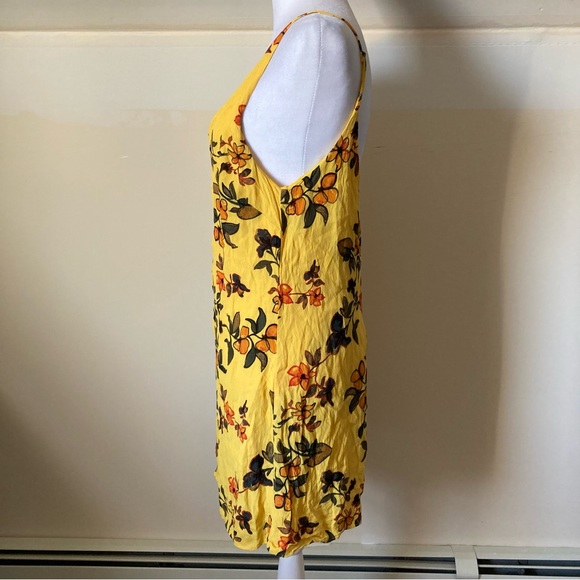 Urban Outfitters Yellow Floral Low Back Summer Dress size Medium - Picture 2 of 4